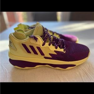Adidas Dame 8 Dame Time
Basketball Mens Yellow Purple size 9.5